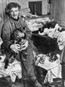 Ο Σπέαρ με τις γάτες του